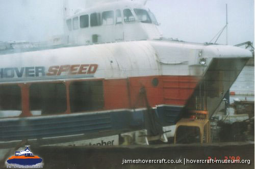 SRN4 Sir Christopher (GH-2008) being broken up at Dover -   (The <a href='http://www.hovercraft-museum.org/' target='_blank'>Hovercraft Museum Trust</a>).